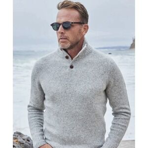 Collars & Co Men's Medium Balmoral Three Button Wool Sweater Grey NEW